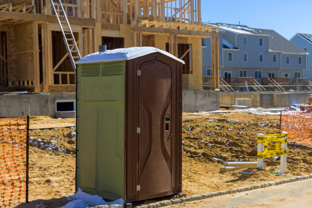 Portable Toilet Options We Offer in Dilley, TX